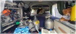 Bett im Minicamper (im Vordergrund die Tauchflaschen) Bett im Minicamper